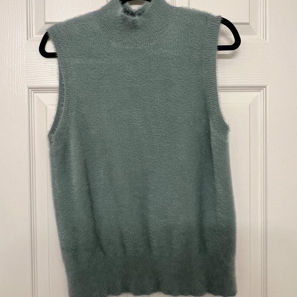 Sleeveless Pullover Tutleneck Sweater